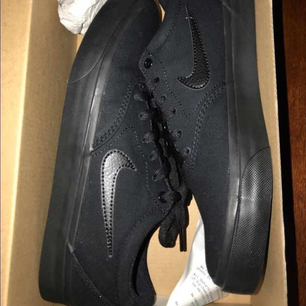 Nike SB Black Skate Shoes Size: 7.5